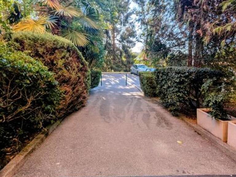 À Vendre : Appartement T2 en rez-de-chaussée avec parc, parking et cave — photo 1