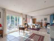 Maison contemporaine de 195 m² – 5 chambres – Terrain de 1 645 m² – NEYRON — photo 2