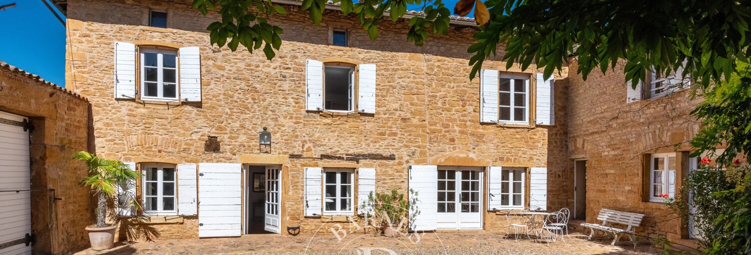 Maison 6 Pièces 298 m² à vendre à Ville-sur-Jarnioux (69640)