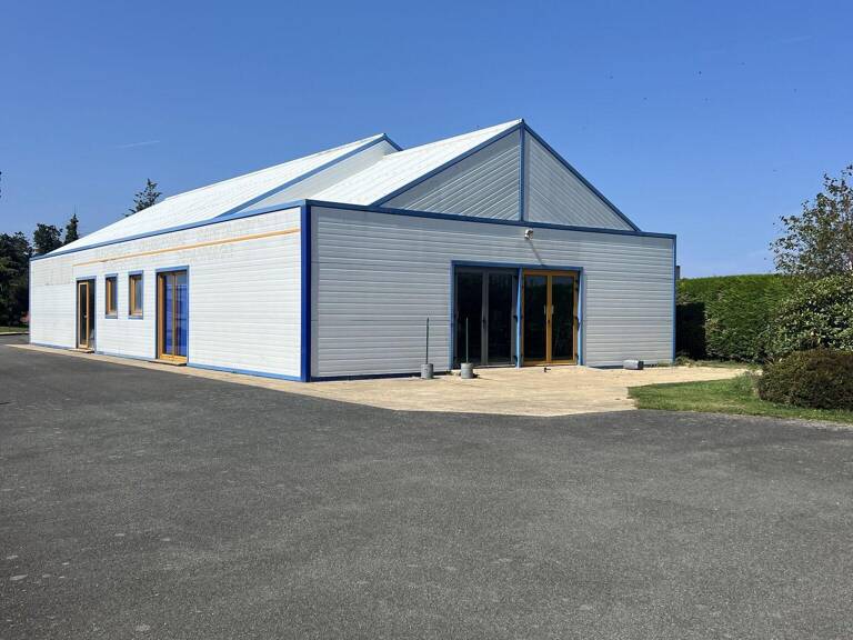 Local - 250m² - Ploumilliau — photo 1