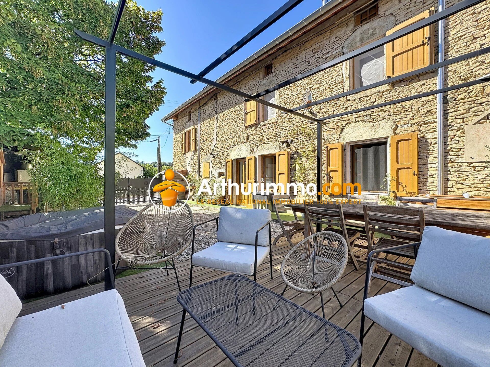 Maison 6 pièces 122 m² · à Saint-Marcel-Bel-Accueil · 122 m² · 329 000 €