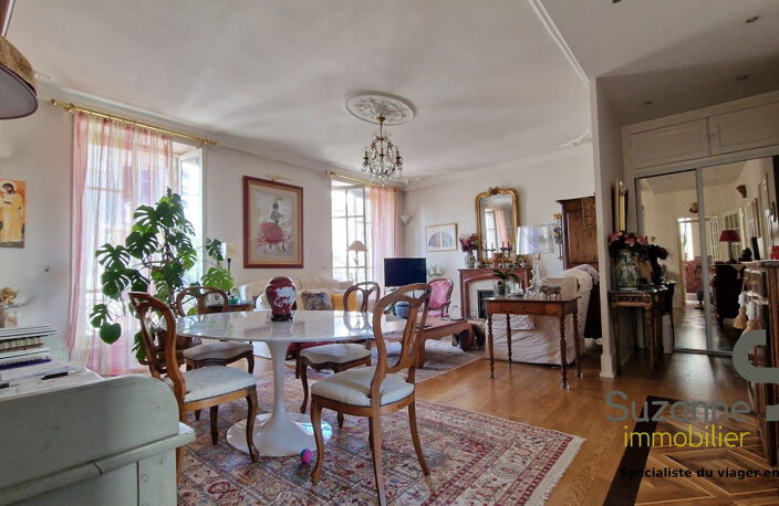 Grenoble  T4 89 m² avec ascenseur, balcon et cachet de l'a — photo 2