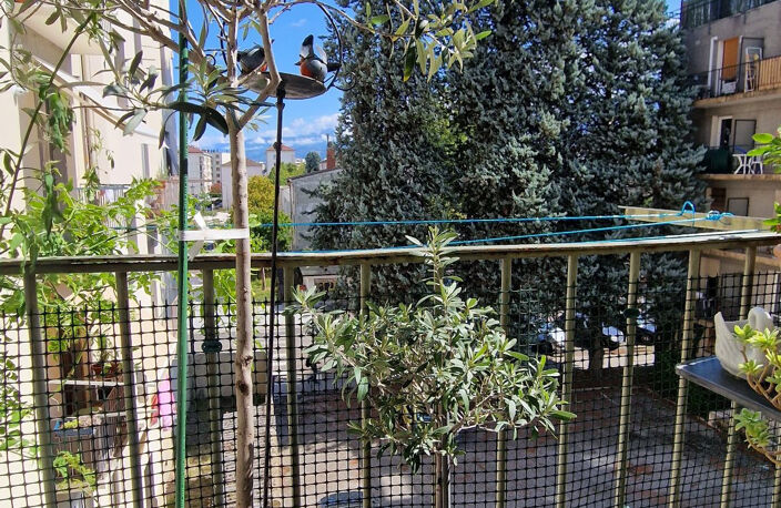 Grenoble  T4 89 m² avec ascenseur, balcon et cachet de l'a — photo 5