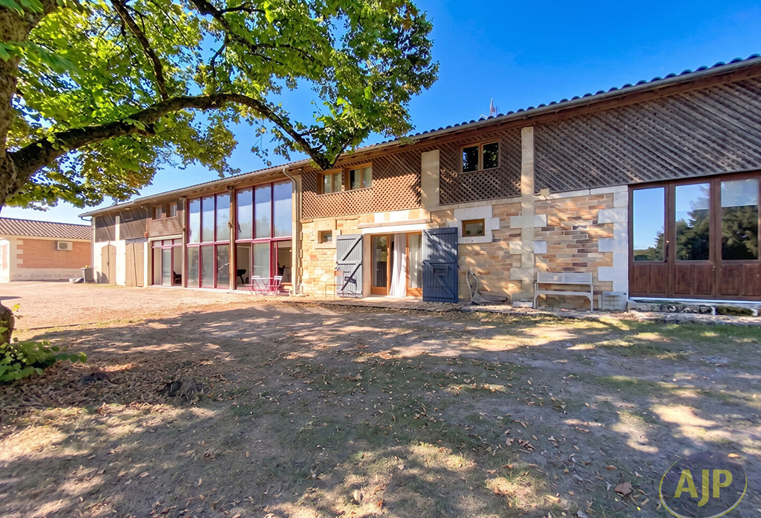 Grange rénovée de prestige au coeur des vignobles — photo 1