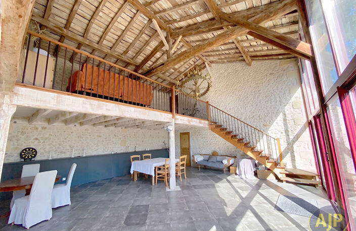 Grange rénovée de prestige au coeur des vignobles — photo 3
