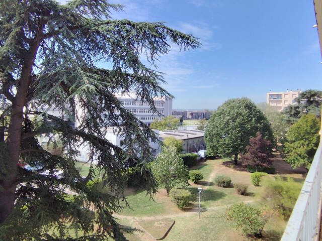 Venissieux - Bel appartement 4 pièces avec balcon et vue dégagée — photo du bien