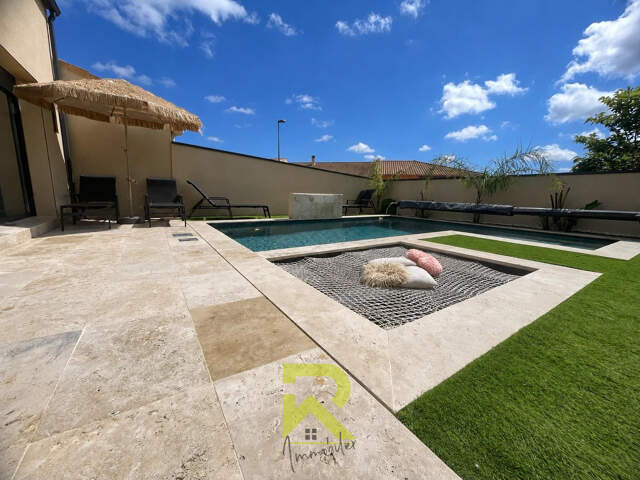 Maison contemporaine 3 chambres avec piscine au sel chauffée — photo du bien