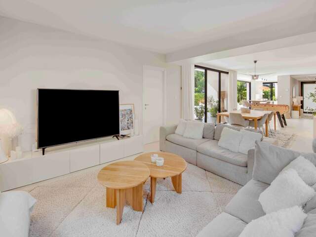 VILLA CONTEMPORAINE 230 M² - BOULOURIS, À 900 M DES PLAGES. — photo du bien