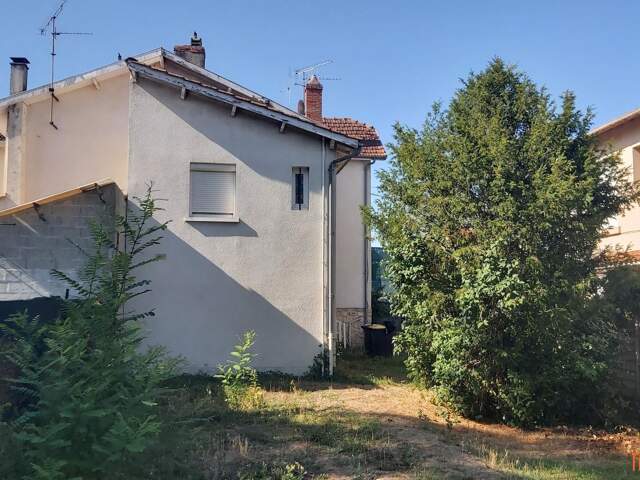 Maison de ville avec un fort potentiel à rénover — photo du bien