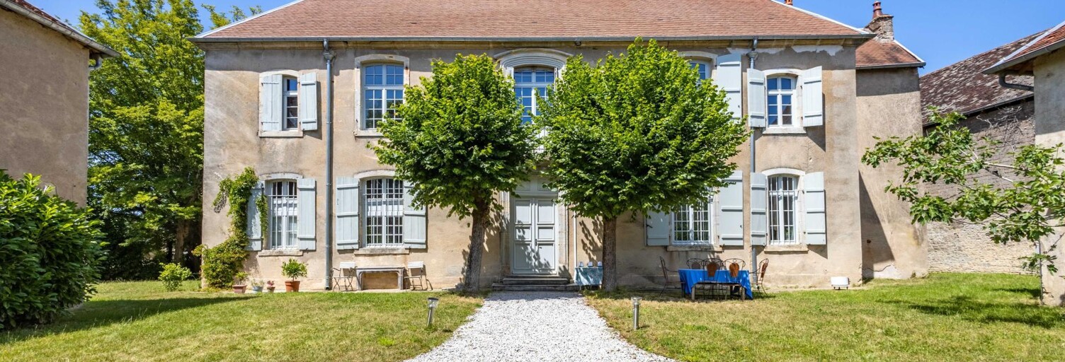 Maison 10 Pièces 335 m² à vendre à Cussey-sur-l'Ognon (25870)