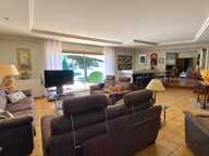 Villa de plain pied avec sous sol complet, piscine, carport et terrain attenant — photo 2