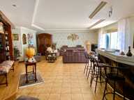 Villa de plain pied avec sous sol complet, piscine, carport et terrain attenant — photo 3