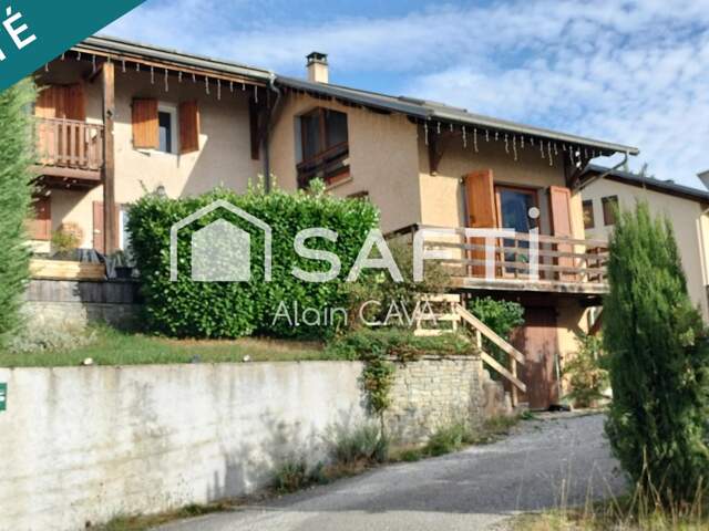 Chalet de 145m² avec garage en sousol sur 914m² de terrain — photo du bien