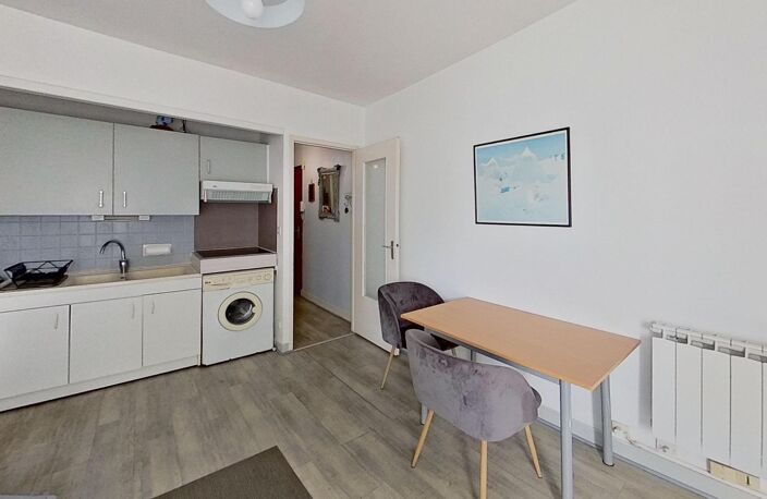 AU POULIGUEN  Studio Lumineux avec Balcon & Cave — photo 2