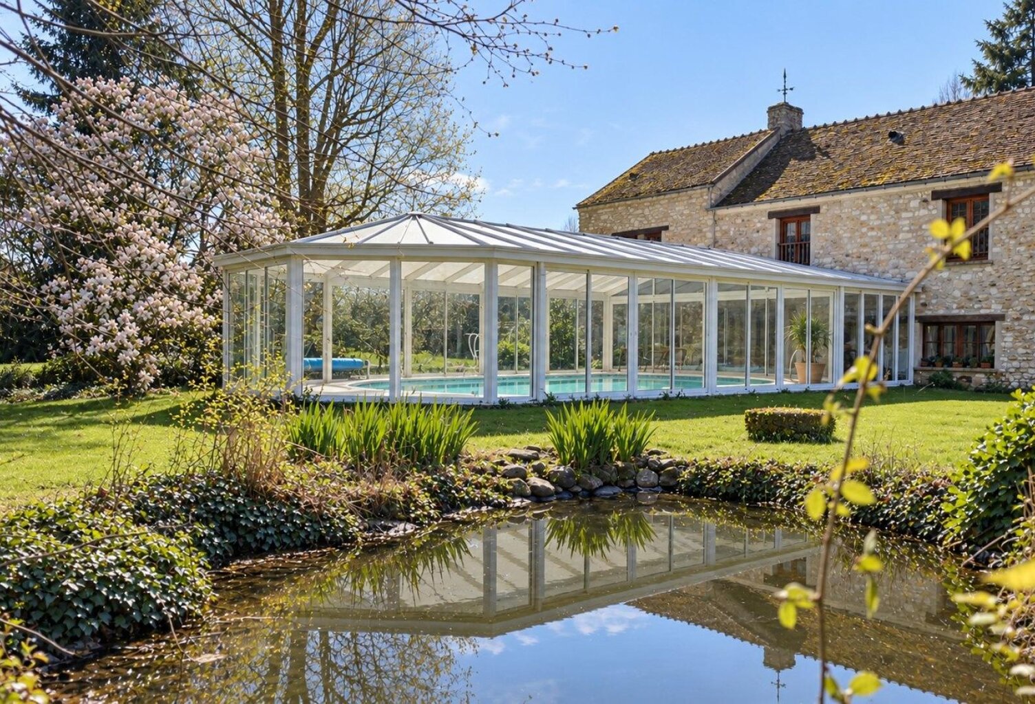 Maison 200 m² avec piscine sur parc de 4 300 m² — photo 1