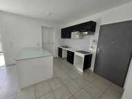 SCHOELCHER  Enclos  T4 duplex avec vue mer 1490 € — photo 4