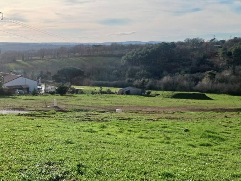 Terrain constructible sur les hauteurs de Burlats — photo 1