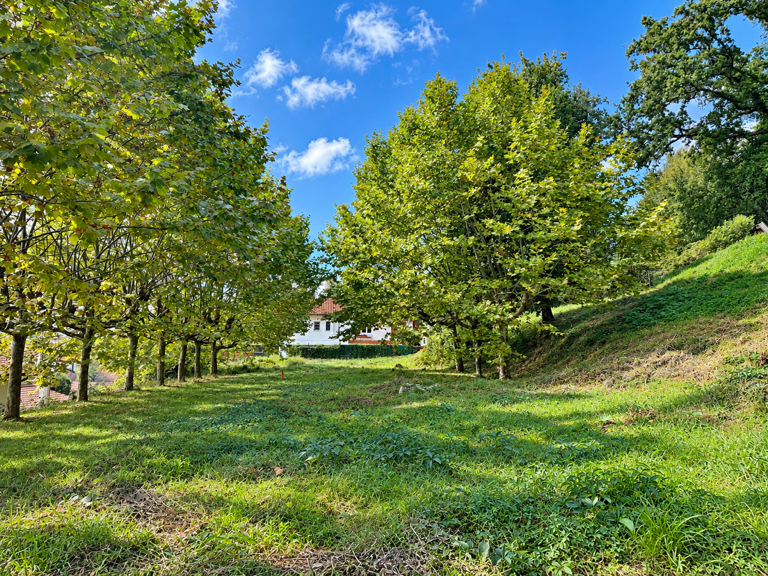 TERRAIN CONSTRUCTIBLE DE 492M2 QUARTIER URRUGNE-BEHOBIE — photo 1