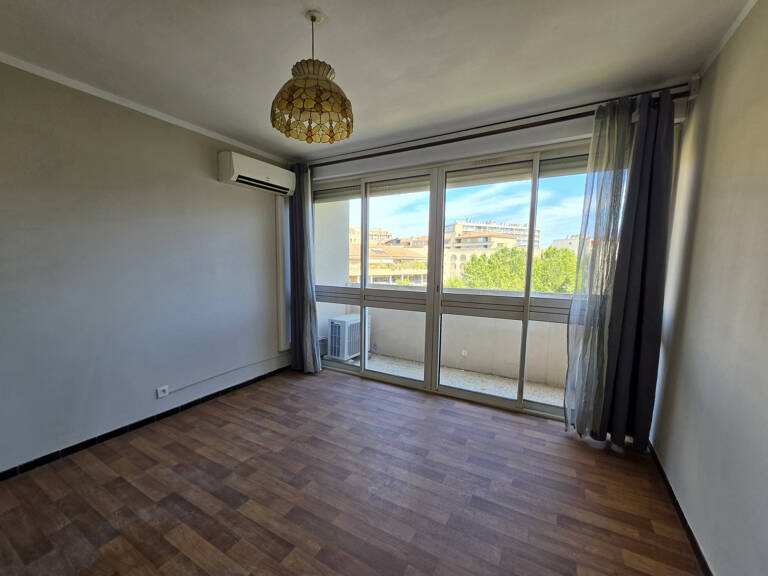 Studio avec balcon dans Résidence fermée — photo 1
