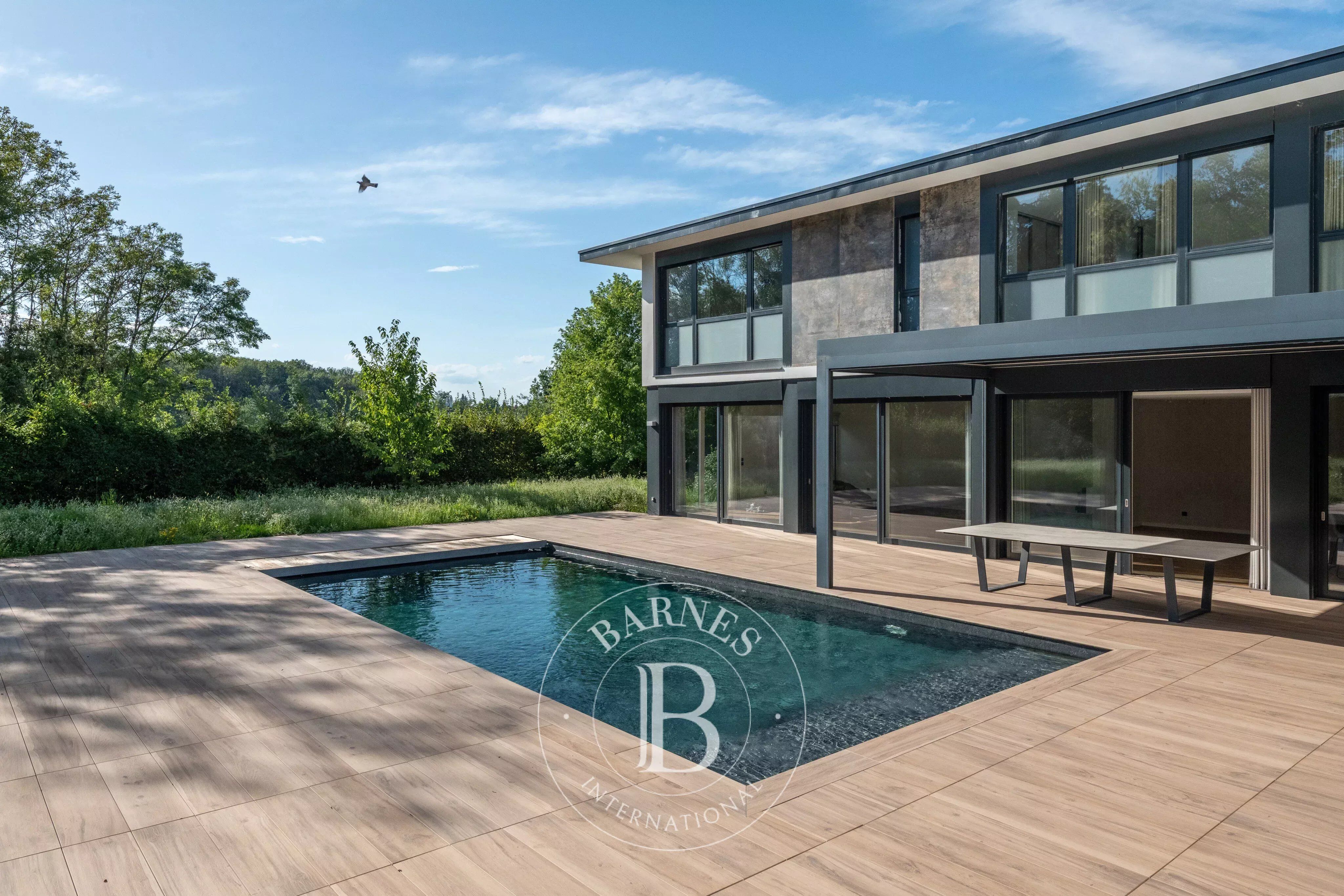 Maison � T8