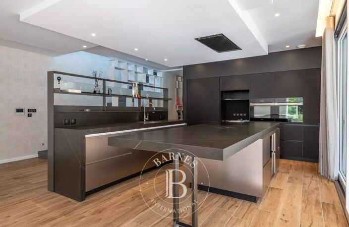 Ecully - Maison contemporaine  - 5 chambres - Salle de sport - Piscine - Garage — photo 5