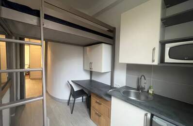 CHAMBRE MEUBLÉE AVEC BALCON ET KITCHENETTE PRIVATIVE – 600 € CC — photo du bien