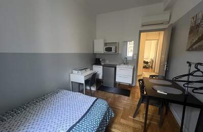 CHAMBRE MEUBLÉE AVEC KITCHENETTE PRIVATIVE – 650 € CC — photo du bien