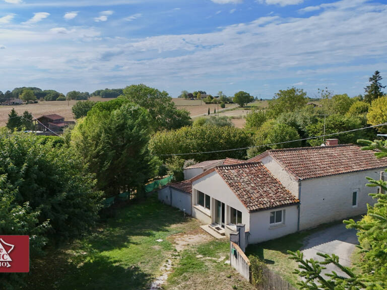 Grande maison en pierre avec dépendances et jardin — photo 1