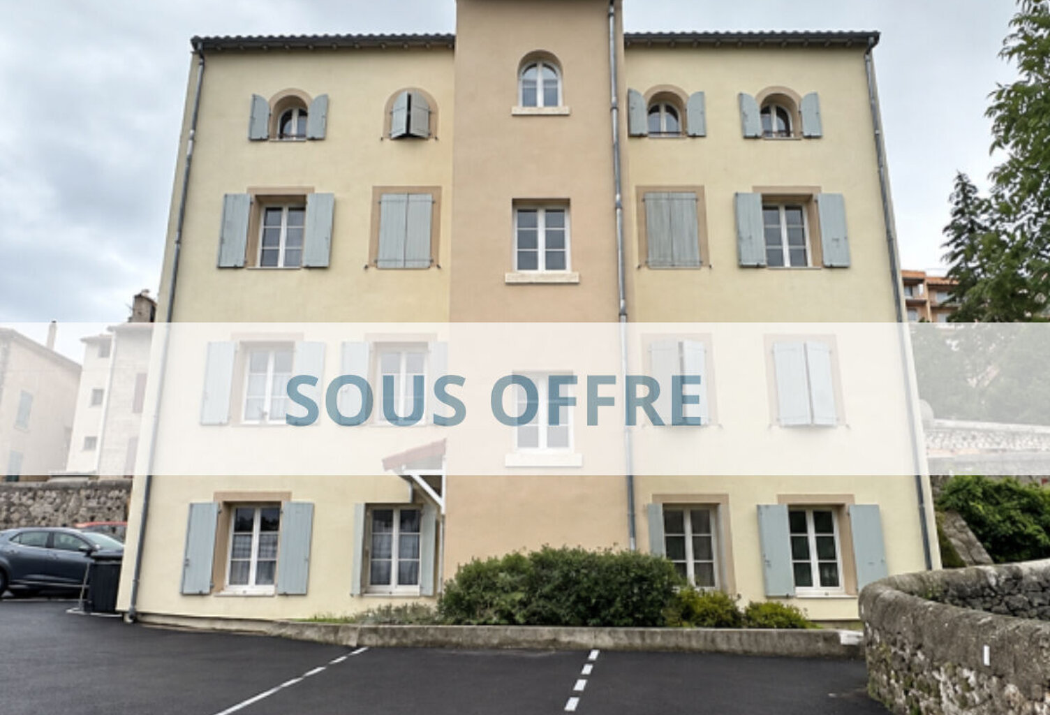IMMEUBLE DE 8 LOGEMENTS + STATIONNEMENTS + CAVES LE PUY EN VELAY — photo 1