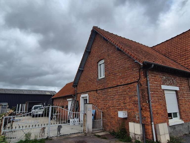 Spécial investisseur : immeuble comprenant 4 logements loués à Lestrem, rentabilité 8,80% — photo 1