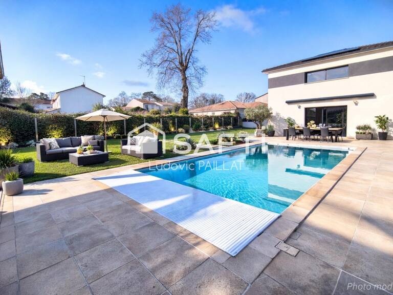 Maison familiale 2016 avec piscine et jardin, proche de toutes commodités — photo 1