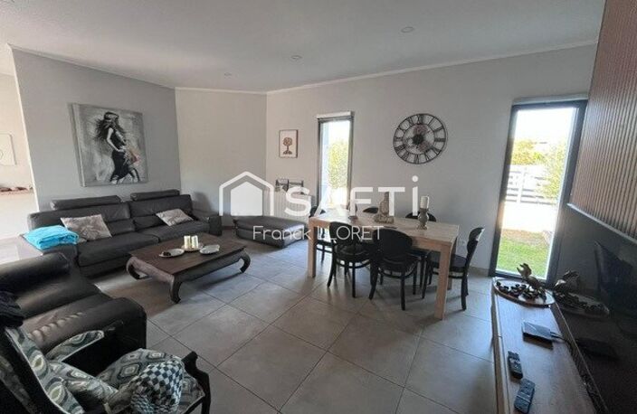 Magnifique contemporaine de 4 chambres, piscine carrelée, garage, terrain 786m² — photo 3
