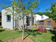 Maison contemporaine dans un environnement de verdure — photo 4