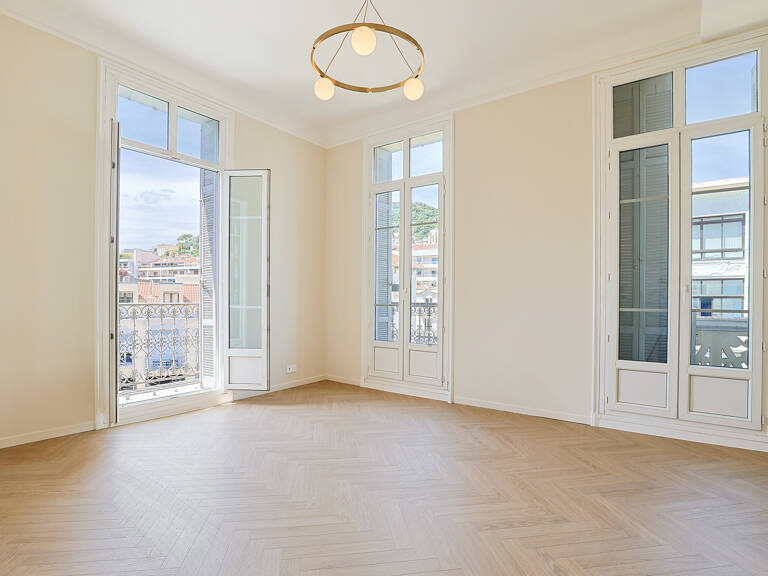 Hyères - Gambetta - T4 de 88 m2 avec balconnets, cave et grenier — photo 1