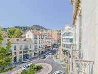 Hyères - Gambetta - T4 de 88 m2 avec balconnets, cave et grenier — photo 3