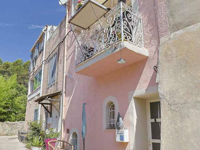 LA FARLÈDE   MAISON DE VILLE T4 DE  111m2 2 AVEC TERRASSE ET  BALCON — photo du bien