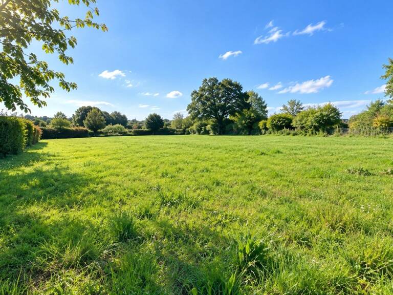 Terrain constructible au calme, proche du bourg — photo 1