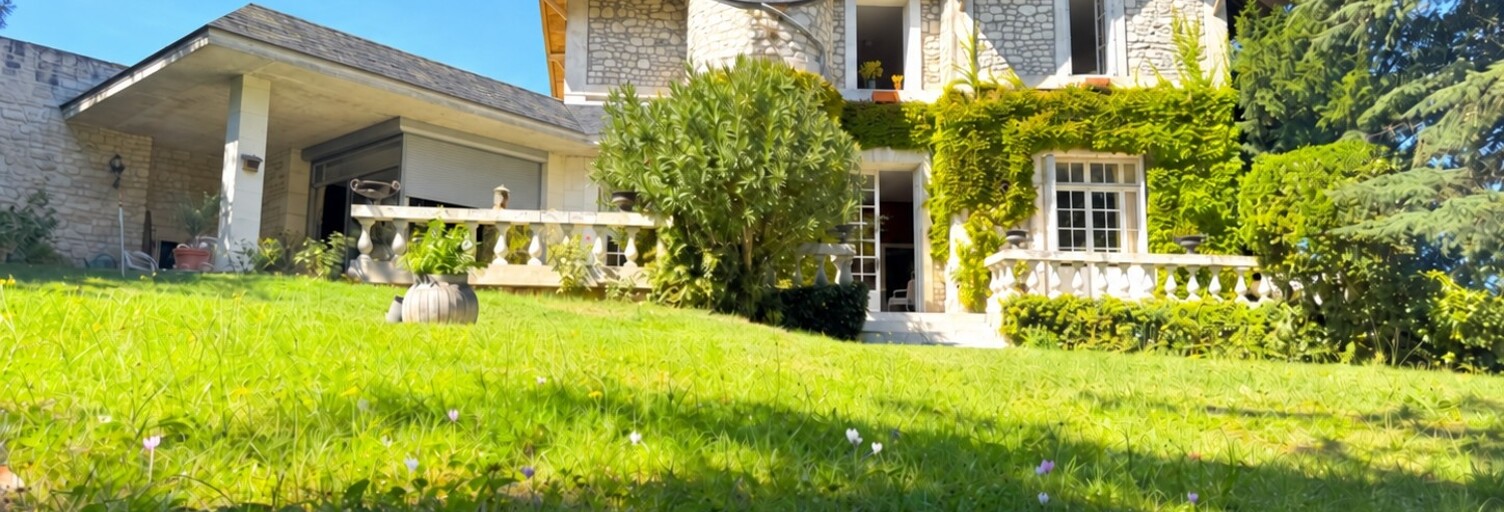 Maison 10 Pièces 257 m² à vendre à Saintes (17100)