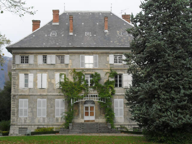 T4 AVEC JARDIN DE 1000 M2 CHAUFFAGE COMPRIS — photo du bien