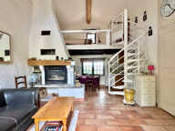 Maison individuelle en pierre avec extérieur — photo 2