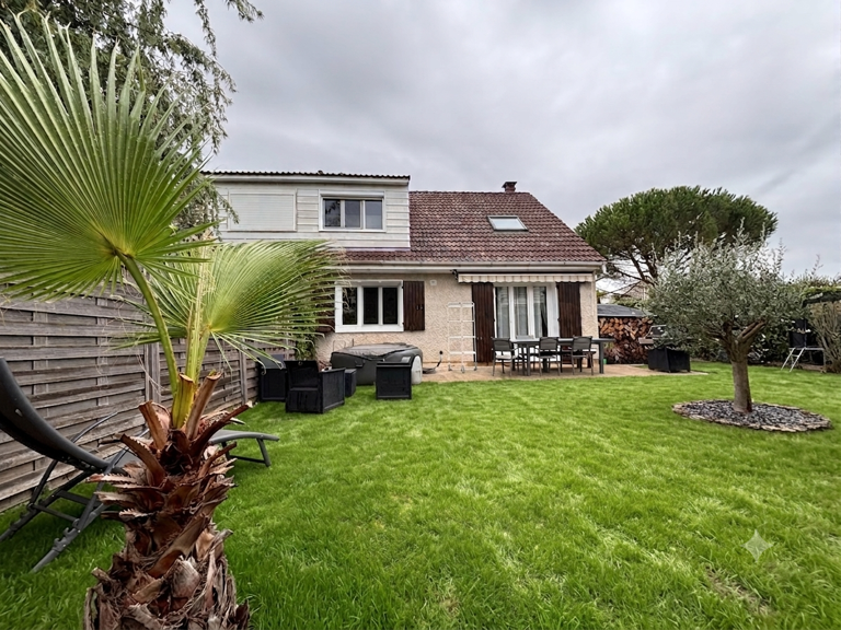 Meyzieu - charmante maison de ville de 104 m2 - jardin privé — photo 1