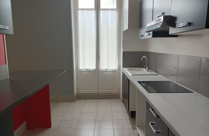 T4bis - CENTRE-VILLE - CAHORS — photo 2