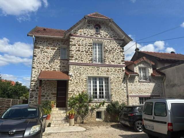 A VENDRE MAGNIFIQUE MAISON EN MEULIERE AU COEUR DE .LA VILLE  BROU SUR CHANTEREINE (77) — photo du bien
