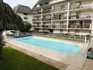ÉLEGANT DUPLEX DE 107,55 M² ENTIEREMENT RENOVE, AVEC PISCINE, ESPACES VERTS, PARKING PRIVE ET CAVE - TROUVILLE SUR MER (14) — photo 4