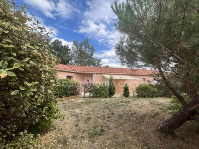 Proche de EXIDEUIL sur Vienne et Chabanais en Charente, maison 164 m², 5 chambres, double garage, terrain 2575 m² — photo du bien
