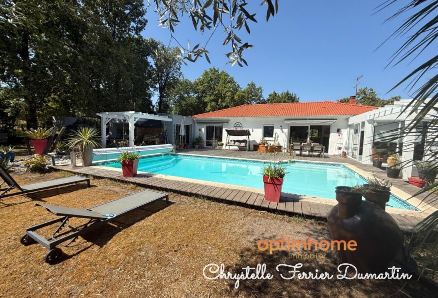Maison de 206 m2 - 4 chambres - 1 studio indépendant - Piscine - CARBON BLANC — photo 1