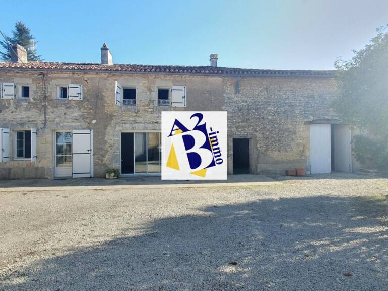 30 minutes Nord d'Angoulême, maison ancienne, dépendances — photo 1