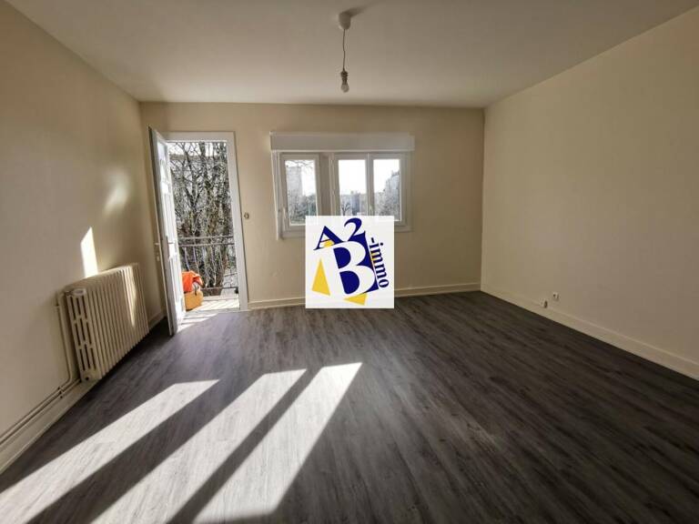 APPARTEMENT T1 PROCHE LA MADELEINE — photo 1