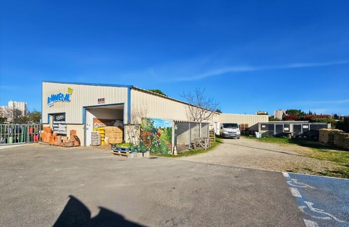 À Vendre à Nîmes - FONDS DE COMMERCE libre de toute occupation — photo 2