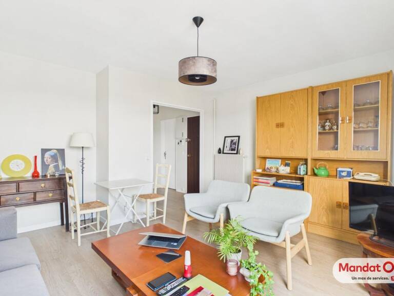 À VENDRE REIMS-GAMBETTA : T2 en dernier étage, vue Cathédrale et Basilique — photo 1